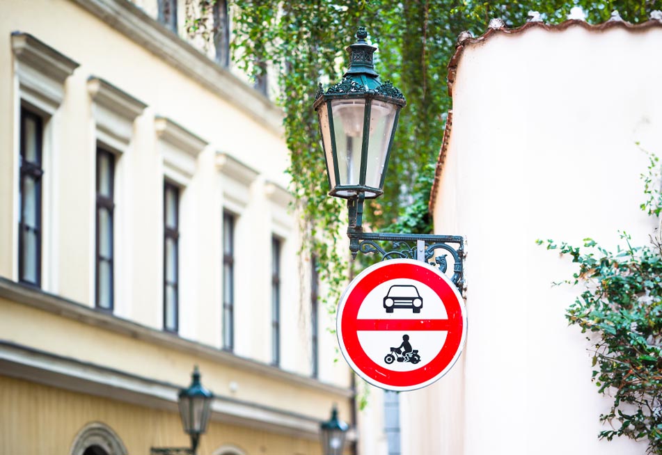 Zákaz vjezdu motorovým vozidlům