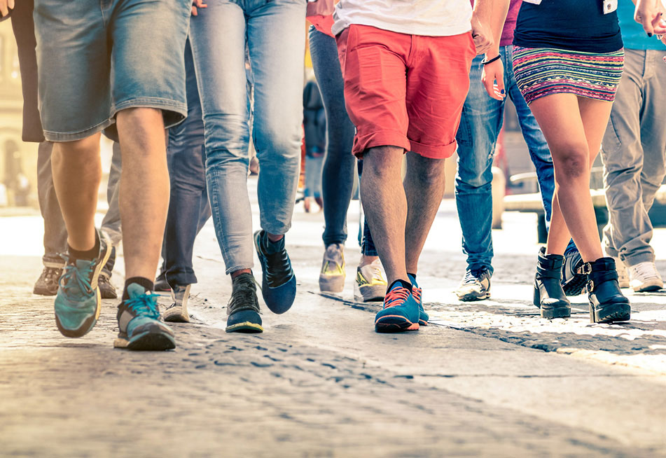 Shlukování lidí na ulicích